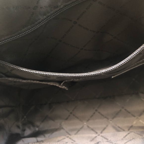 Michael Kors bag. Used once. Basically brand new. - Picture 5 of 6